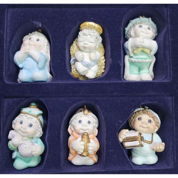 Vtg Dreamsicles Nativity Ornaments Collection Porcelain Christmas Cast with Box - Picture 1 of 5
